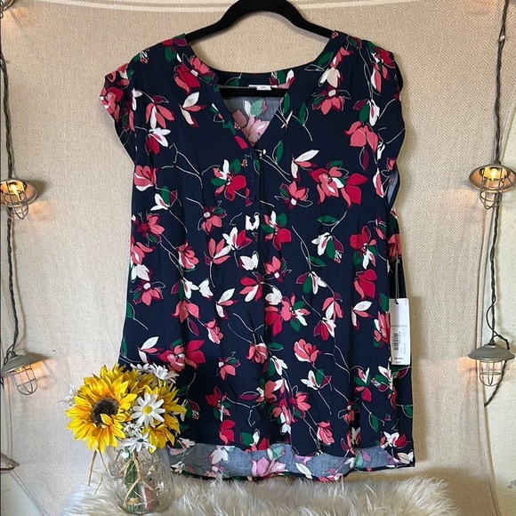 Floral V-Neck‎ Women's Top - Picture 1 of 10